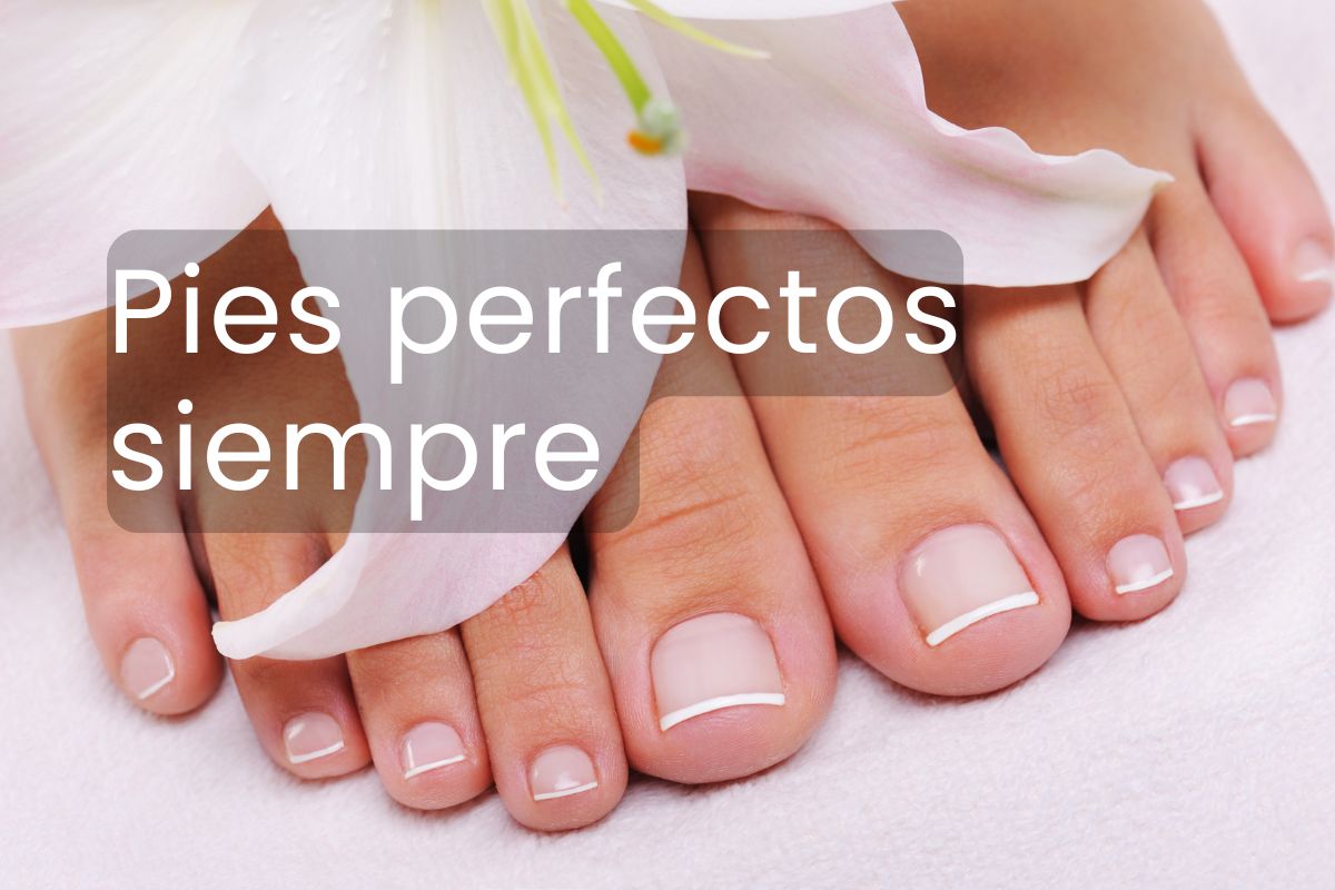 Pies femeninos con un perfecto pedidure francés