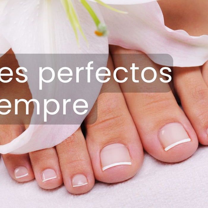 Pies femeninos con un perfecto pedidure francés